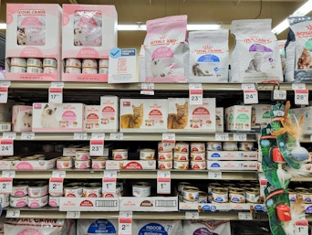 royal canin cat food aisle