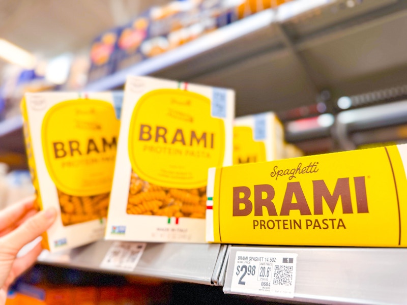 hand holding brami high protein pasta on walmart shelf