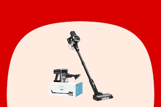 A lubluelu cordless stick vacuum cleaner in tall mode. Next to it is the same vac in short mode on top of a box.