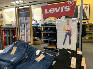 kohls womens levis pants shorts area shot in store image 2021 1621279748 1621279748