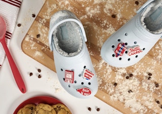 crocs-lined-clogs-01202022a