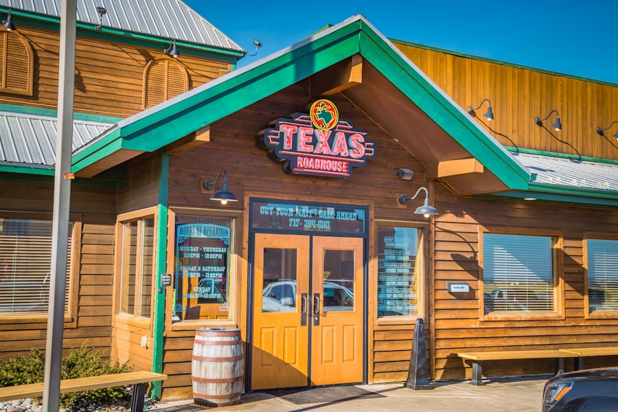 A Texas Roadhouse storefront.