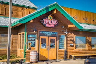 A Texas Roadhouse storefront.