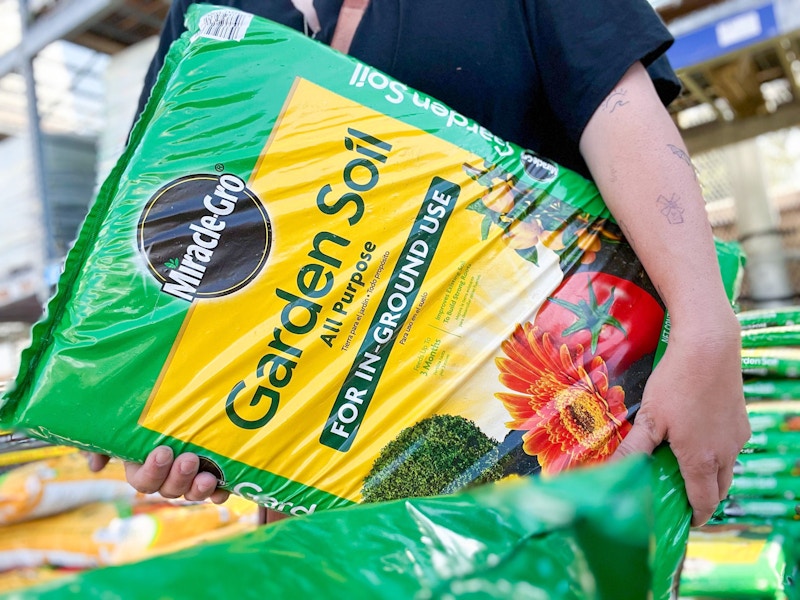 lowes-miracle-gro-garden-soil-2023-04