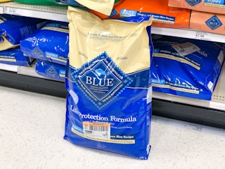 amazon pet day 2022 blue buffalo adult dry dog food 1 1650550494 1650550494