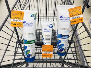 products with orange clearance tags in shopping cart