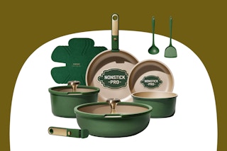 Carote Cookware Set in the color green (stock image)