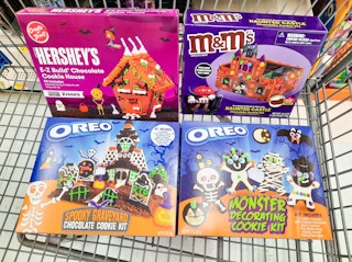 walmart-oreo-hersheys-mars-halloween-cookie-kits-2021