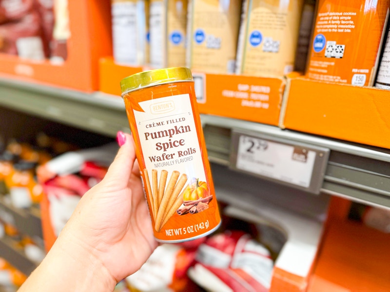 aldi-pumpkin-spice-wafer-rolls