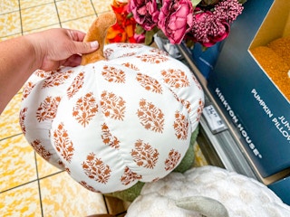 aldi-pumpkin-pillows-3