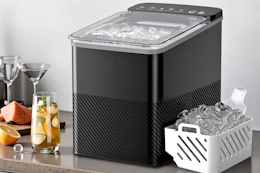 Simzlife Ice Maker on home countertop