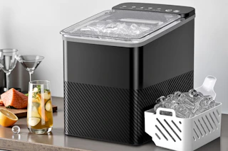Simzlife Ice Maker on home countertop