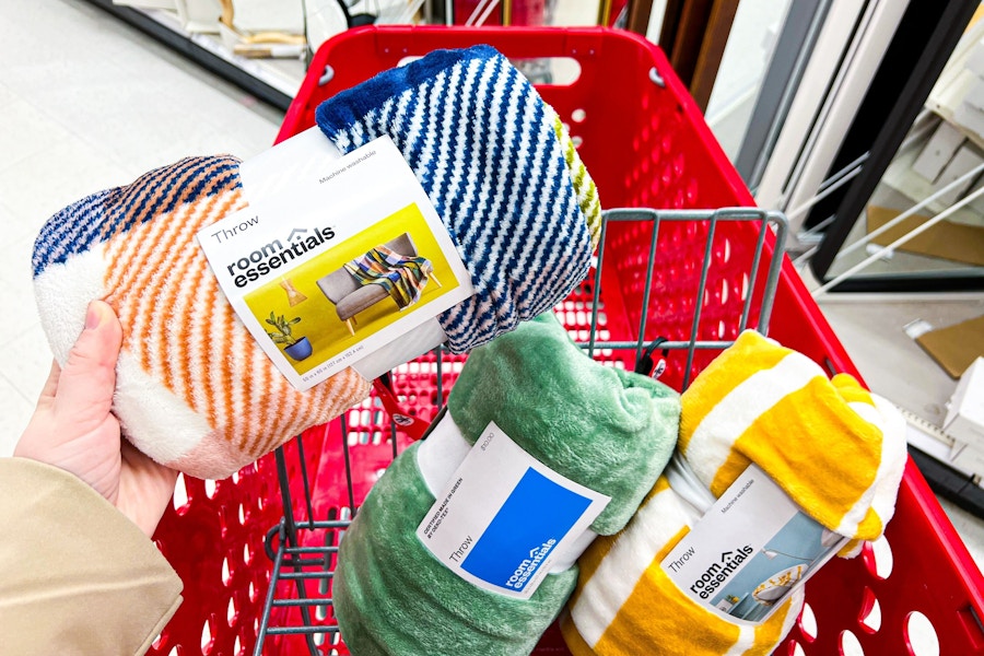 room-essentials-throw-blankets-target3
