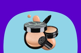 Foundation makeup in a compact with a mushroom head air cushion applicator