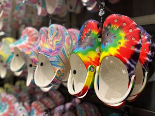 amazon-crocs-tie-dye-1641602605