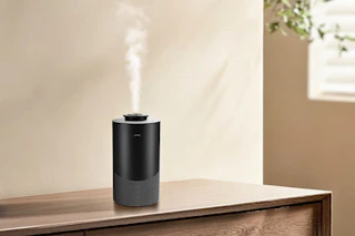 Lifestyle image of the waterless essential oil diffuser in home setting