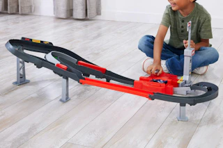 Hot Wheels Formula 1 race track