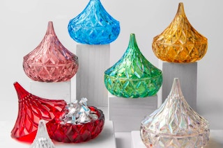 macy's kisses dish