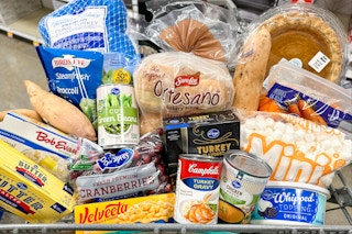 thanksgiving dinner groceries in shopping cart
