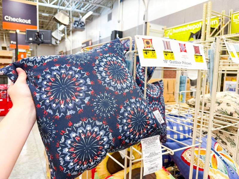 home-depot-18-in-outdoor-pillow-kcl