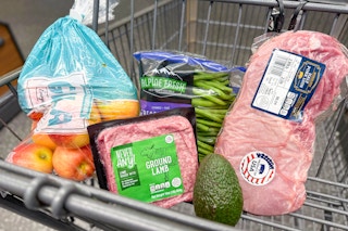 aldi-weekly-food-deals-102925-gala-apples-avocados-ground-lamb-green-beans-pork-loin