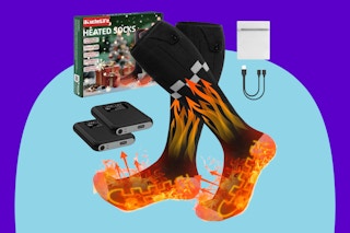 ikuchelife Heated Socks 7500mAh*2 Battery on a blue background.