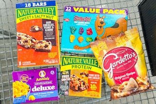 kroger sponsored general mills groceries in a shopping cart