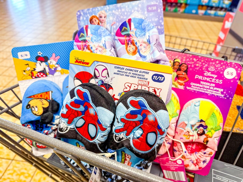 aldi-finds-112724-disney-character-slippers-kcl-5