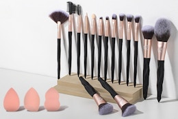 18-Piece Makeup Brush Set, Just $6.99 (Over 2,000 Amazon Ratings) card image