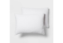 Room Essentials Bed Pillow Set