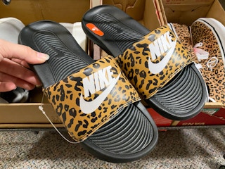 nike victori one womens slides animal print