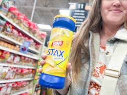 hand holding a can of lays stax chips