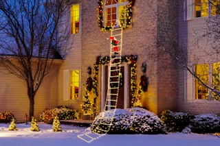  Nielfoi 338 LED Christmas Light on a house outside.