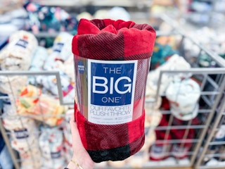 kohls-black-friday-retail-the-big-one-throws-bestselling-color-plaid-2025-3