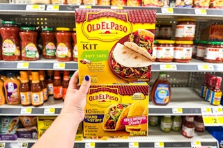 hand holding old el paso foods