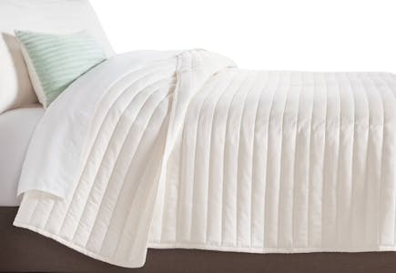 Room Essentials Quilt