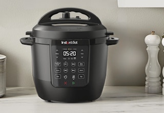 black Instant Pot Rio Cooker