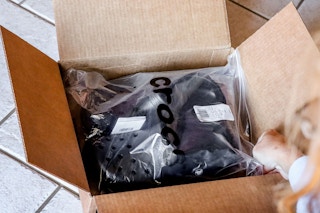 crocs-amazon-box-kcl-18