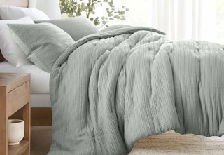 Linens & Hutch Textured Comforter Set