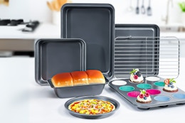 Lifestyle image of the Kikcoin Bakeware Set in kitchen setting
