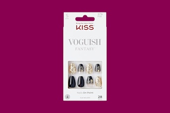 a pack of kiss press-on nails