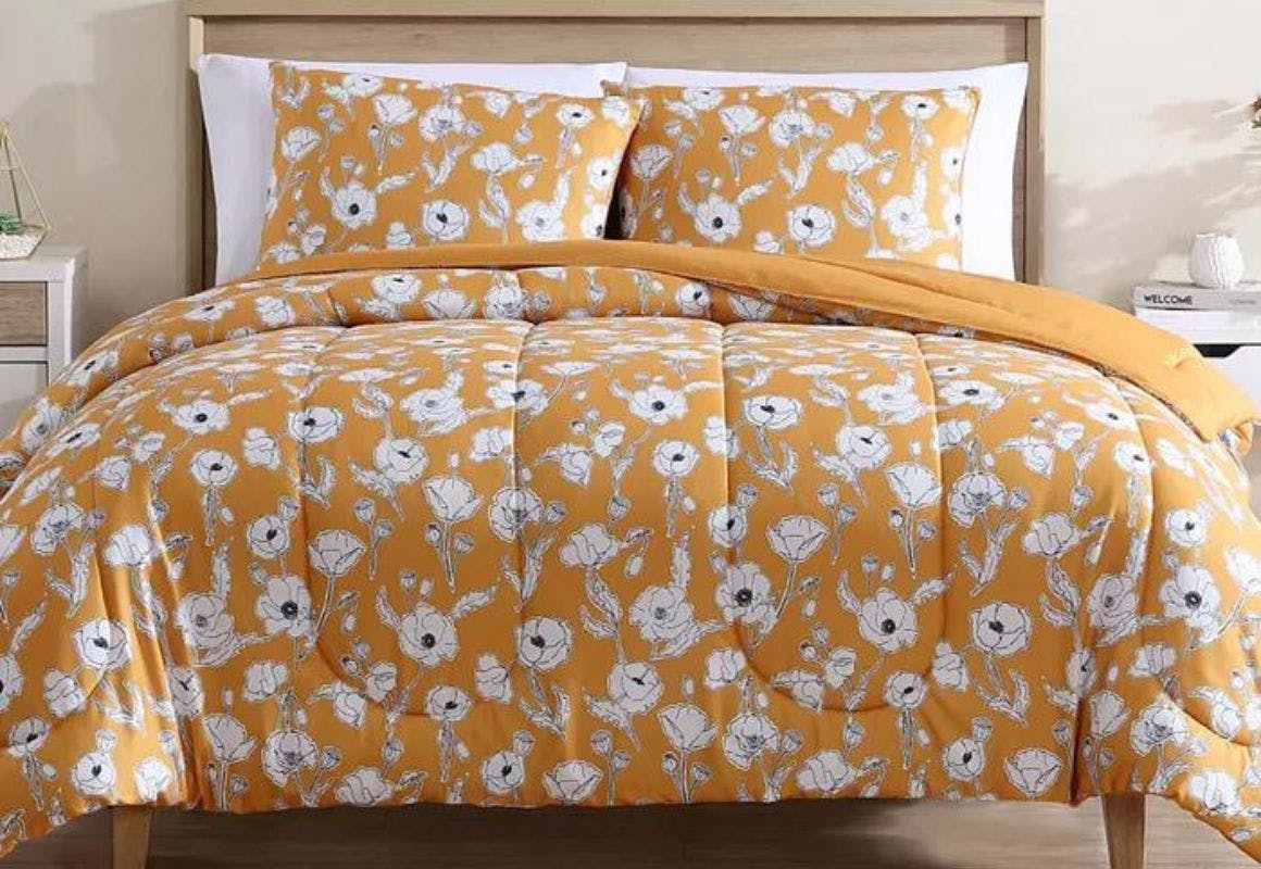 Hallmart Collectibles Bed-in-a-Bag Set