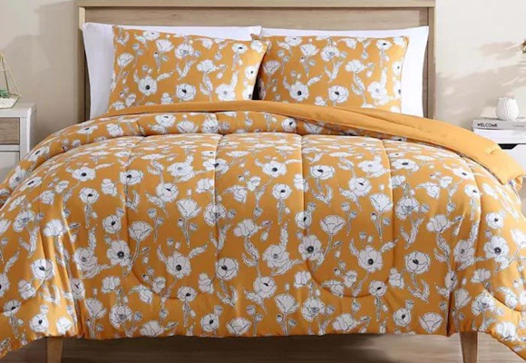 Hallmart Collectibles Bed-in-a-Bag Set