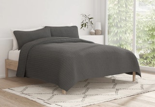 linens and hutch quilt 