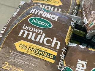 walmart-clearance-garden-soil-mulch-072320l