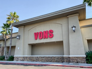 vons store front dreamstime 2020 01 1610393051 1610393051