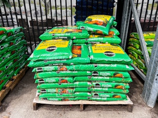 home depot miracle gro garden soil