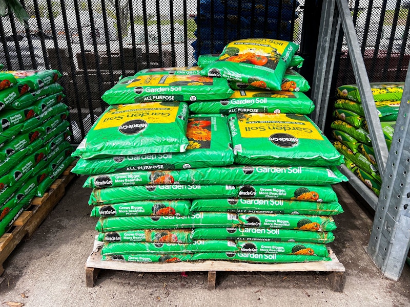 home depot miracle gro garden soil
