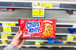 hand holding a pack of chips ahoy cookies
