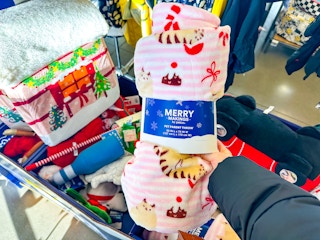 petco-clearance-throw